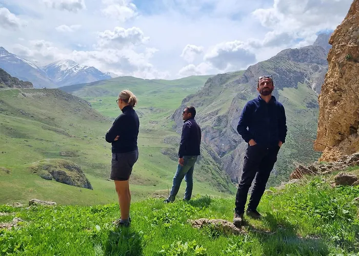 Xinaliq Khinalig Izzet\'S Riverside Home Stay