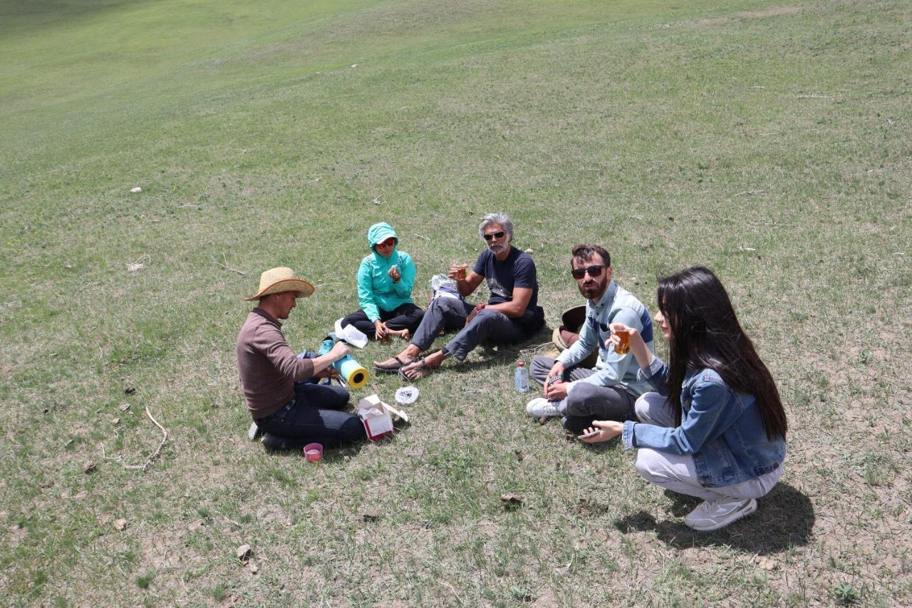 Khinalig Izzet's Riverside Xinaliq