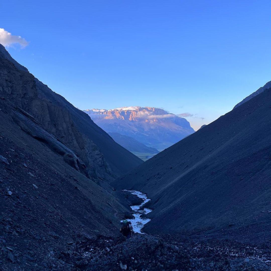 Khinalig Izzet's Riverside Xinaliq