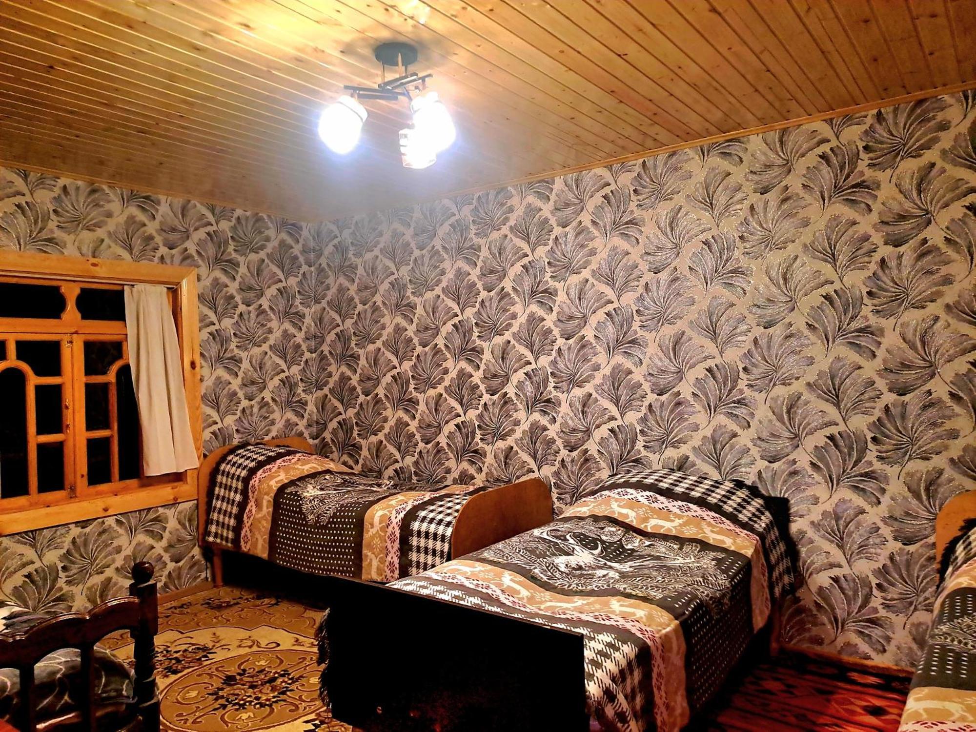 Homestay Khinalig Izzet's Riverside *